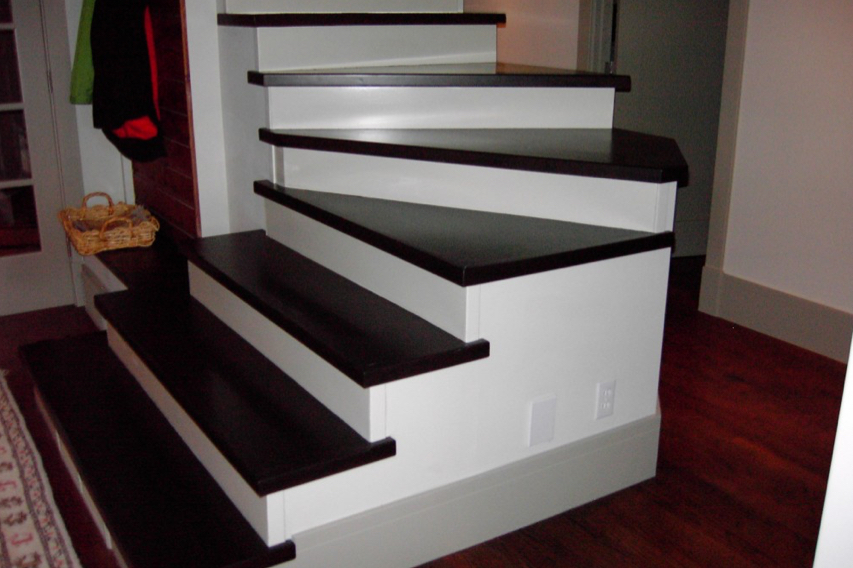 Traditional wood stair profile